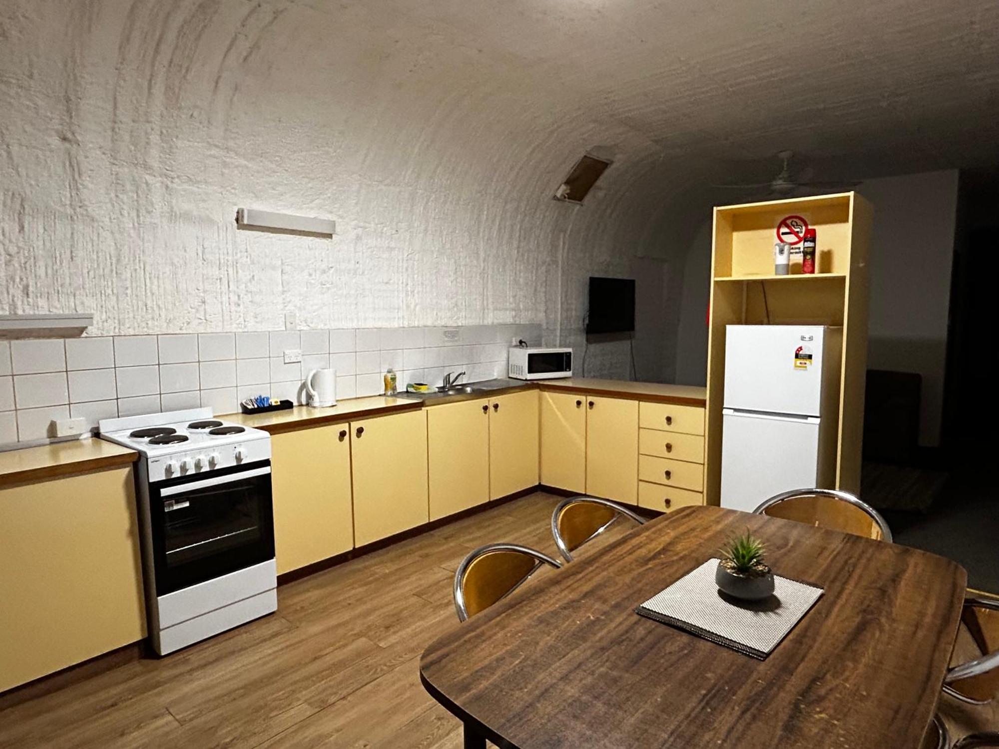 Desert View Apartments Coober Pedy Esterno foto