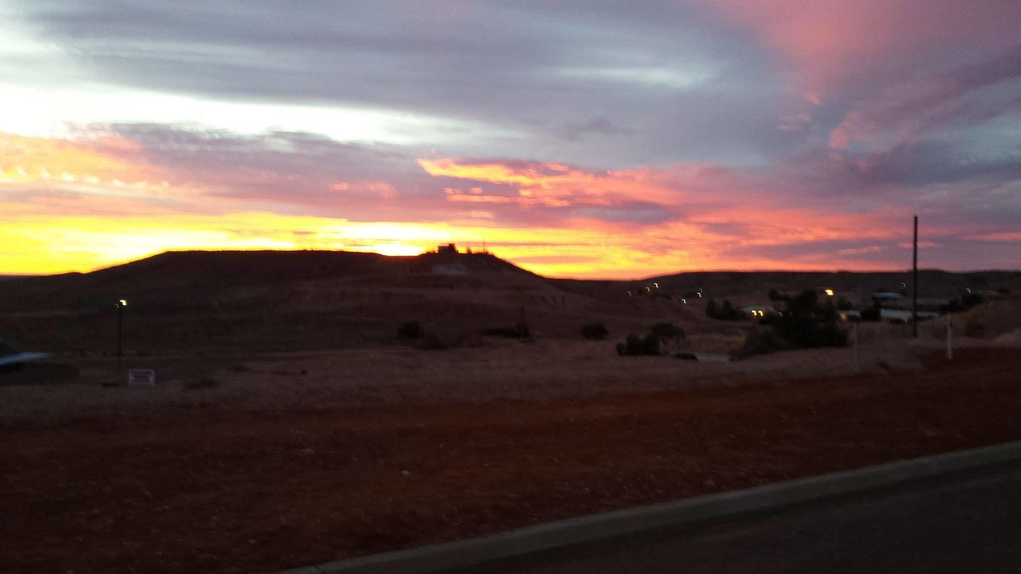 Desert View Apartments Coober Pedy Esterno foto